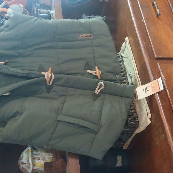 NWT Womens Legendary Whitetails Puffer Vest - Picture 3 of 5